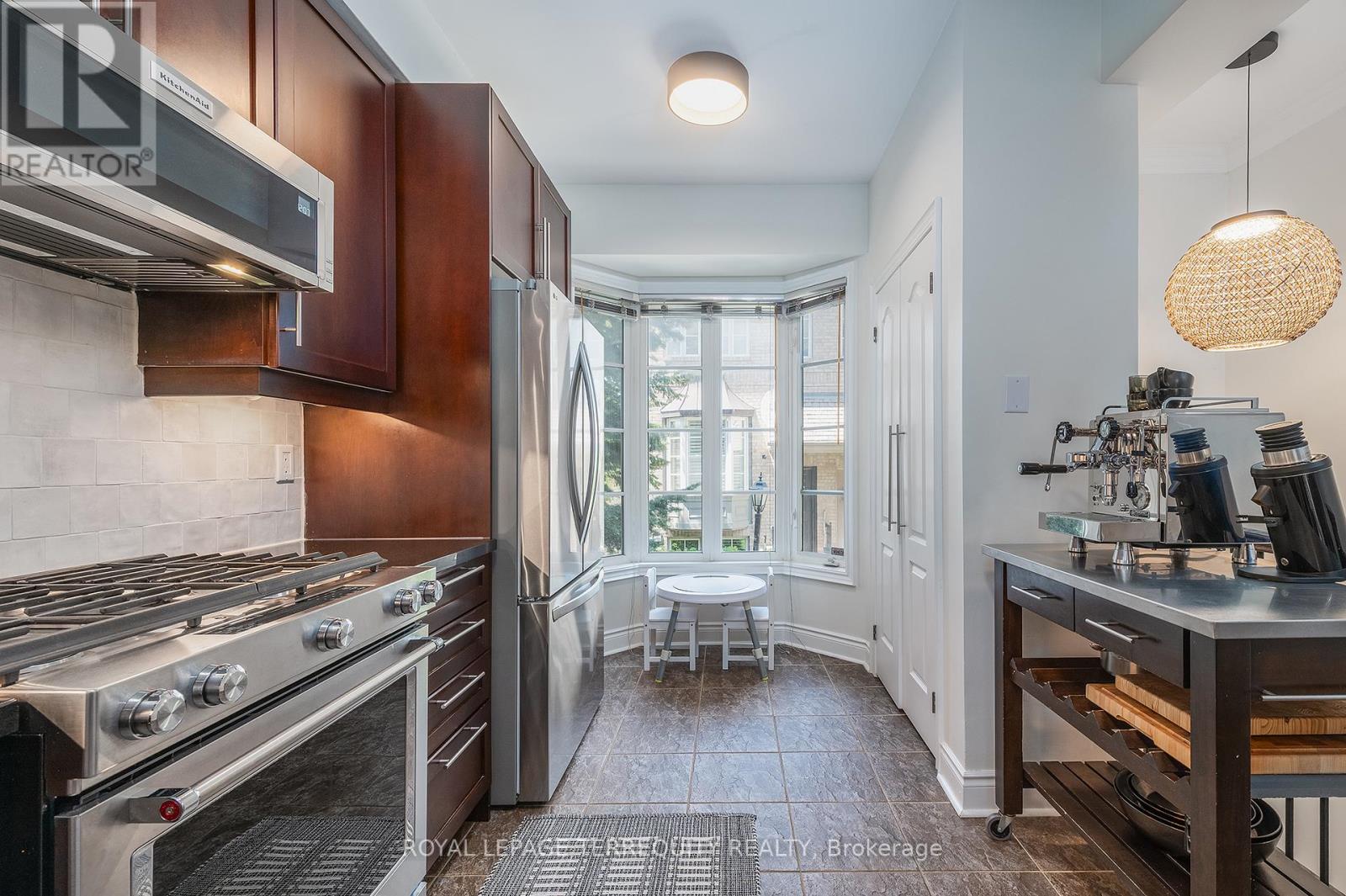8 - 245 Van Dusen Boulevard, Toronto, Ontario  M8Z 3J2 - Photo 6 - W12158416