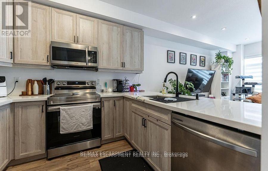 103 - 461 Blackburn Drive, Brantford, Ontario  N3T 0W9 - Photo 11 - X12158275