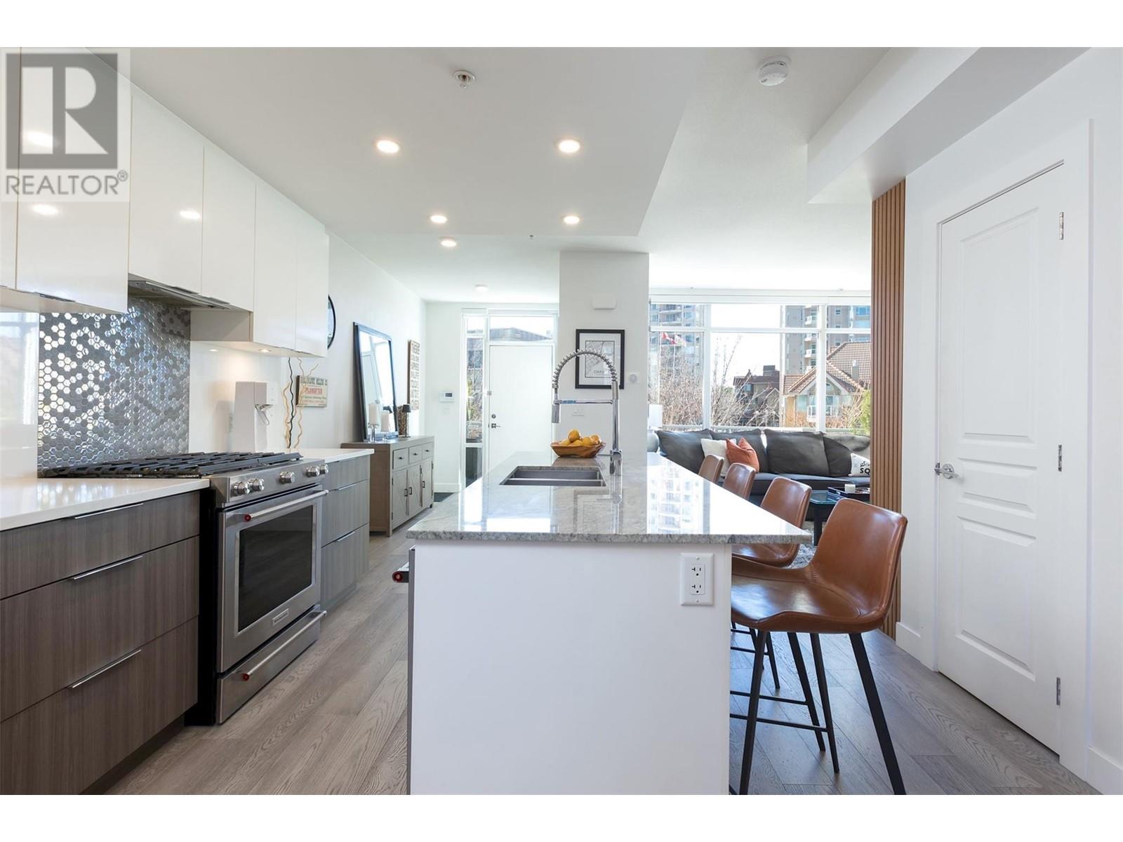1151 Sunset Drive Unit# TH103, Kelowna, British Columbia
