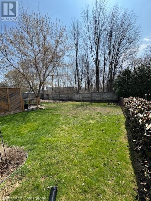 Property at 8 DIGBY Court image 3