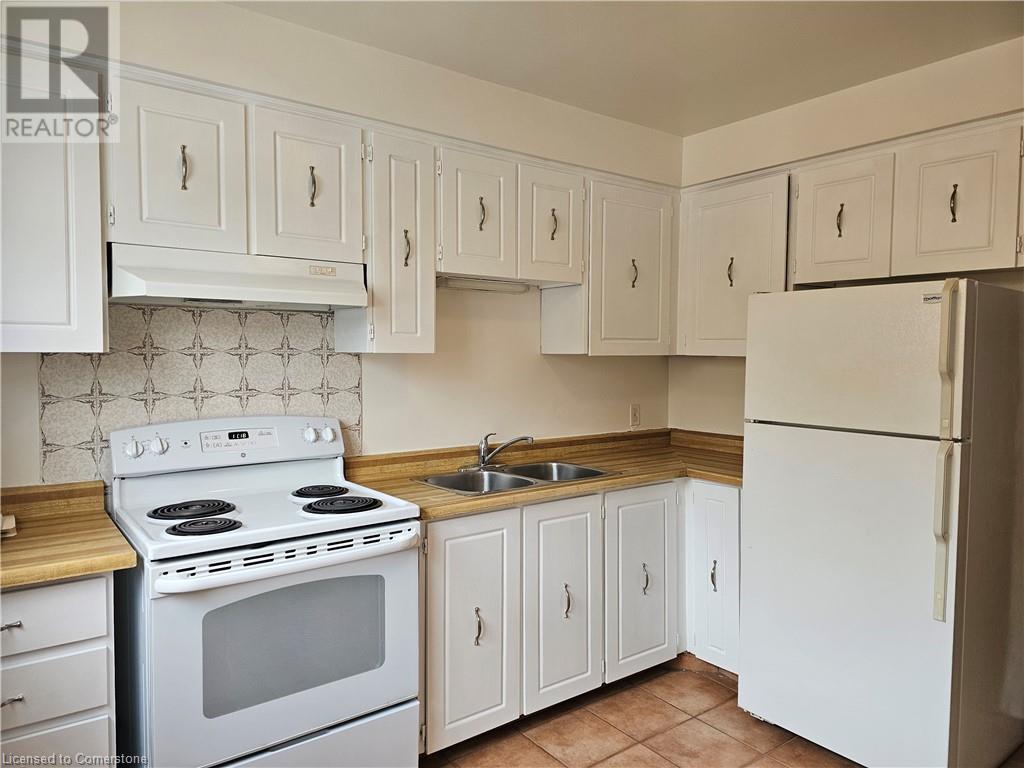 Property at 924 MOHAWK Road W Unit# C image 5