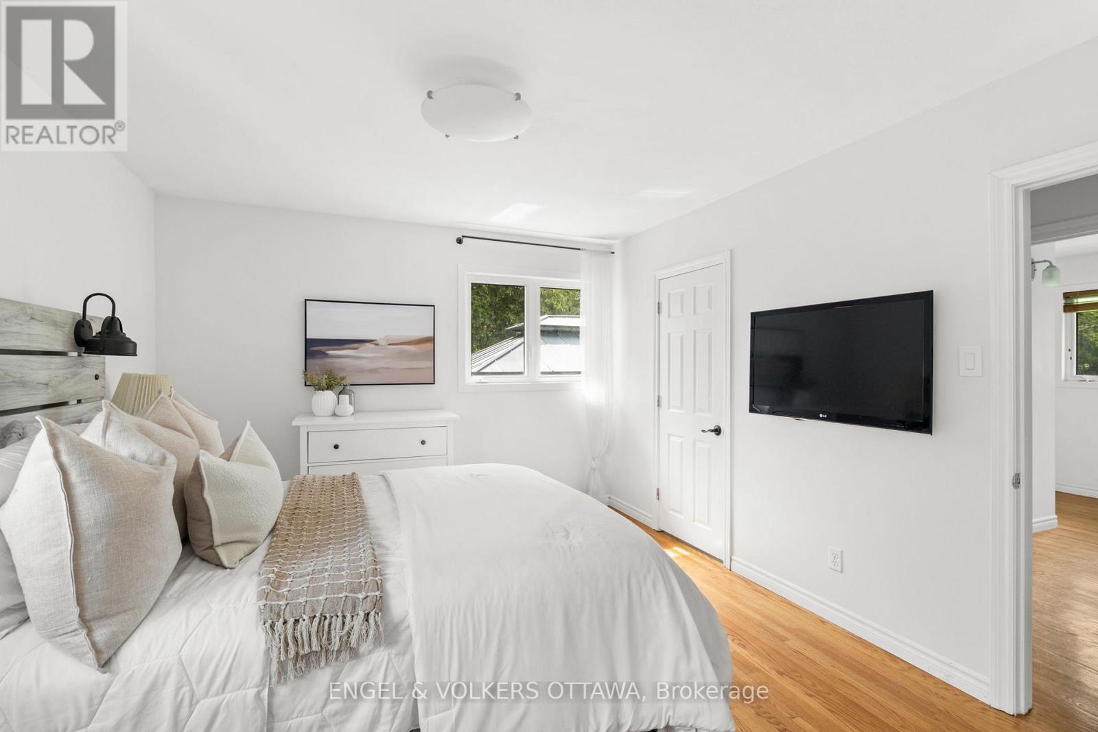 1160 Tawney Road, Ottawa, Ontario  K1G 1B6 - Photo 12 - X12158458