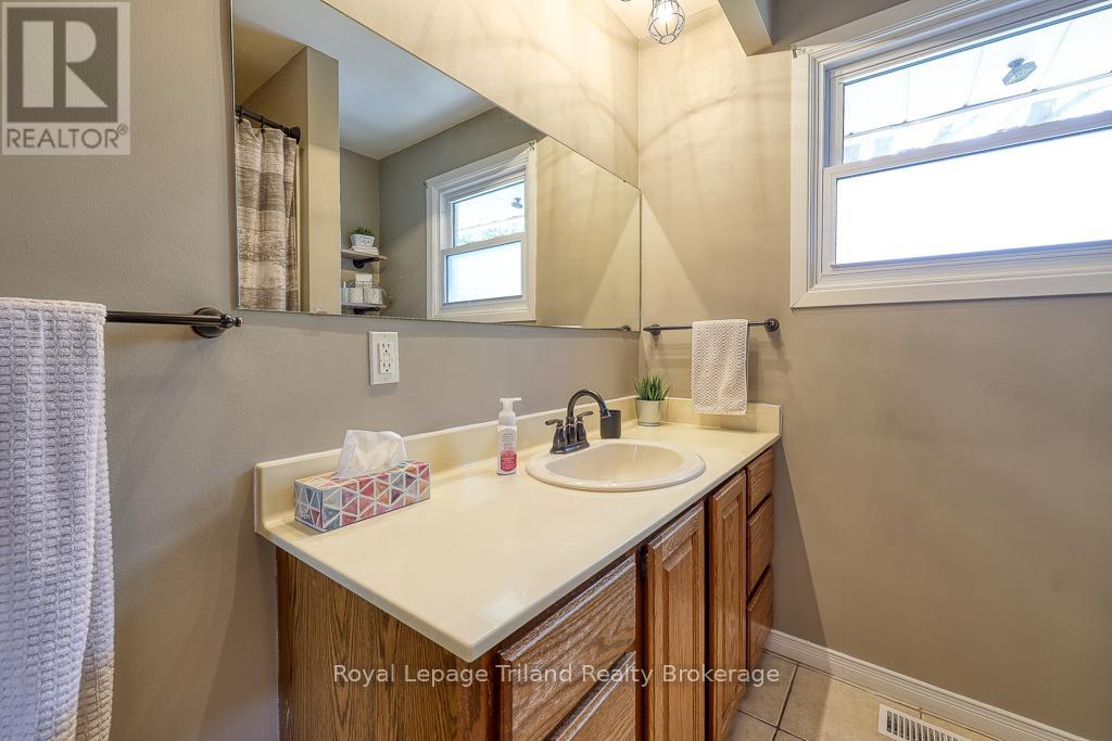 192 Greenleaf Crescent, Woodstock, Ontario N4S 7K8 - Photo 20 - X12158412