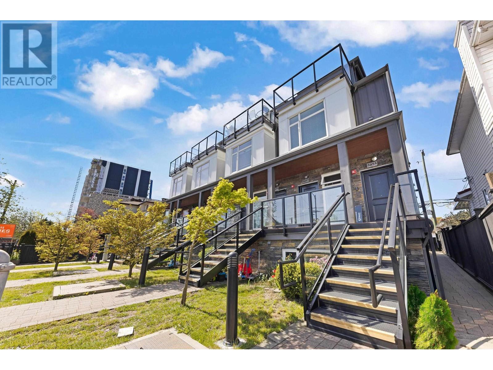 5055 Earles Street, Vancouver, British Columbia  V5R 3R8 - Photo 1 - R3004225