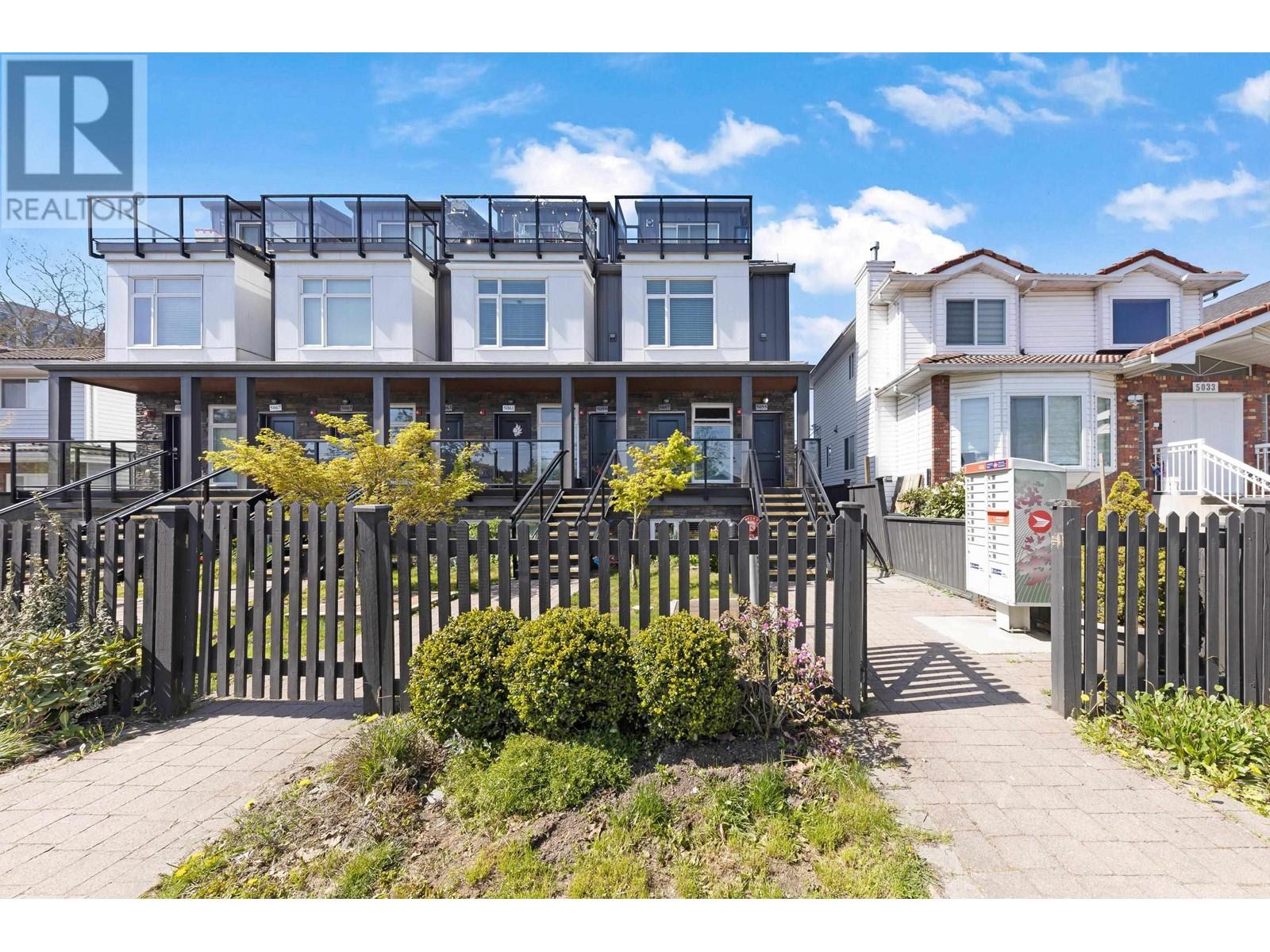 5055 Earles Street, Vancouver, British Columbia  V5R 3R8 - Photo 2 - R3004225