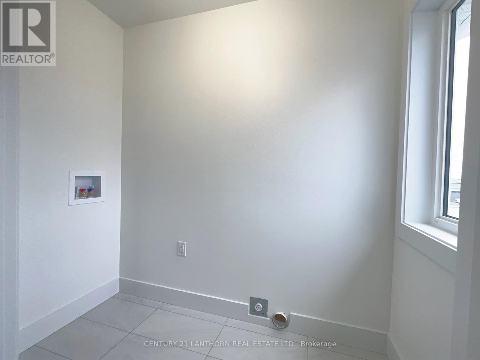 58 Summit Crescent, Belleville, Ontario  K8N 2X2 - Photo 19 - X12158007