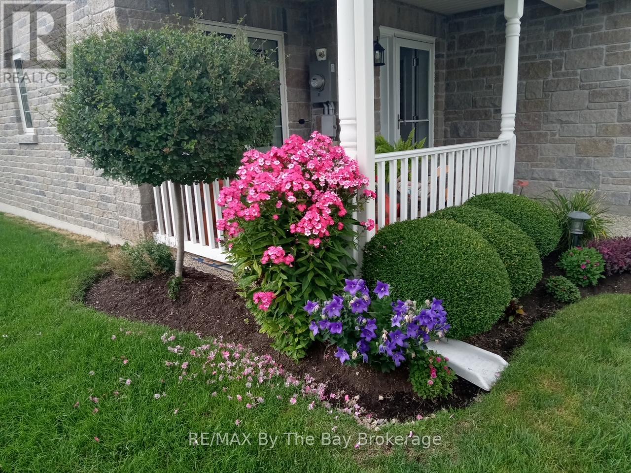 Property at 12 GARDEN GROVE CRESCENT image 2