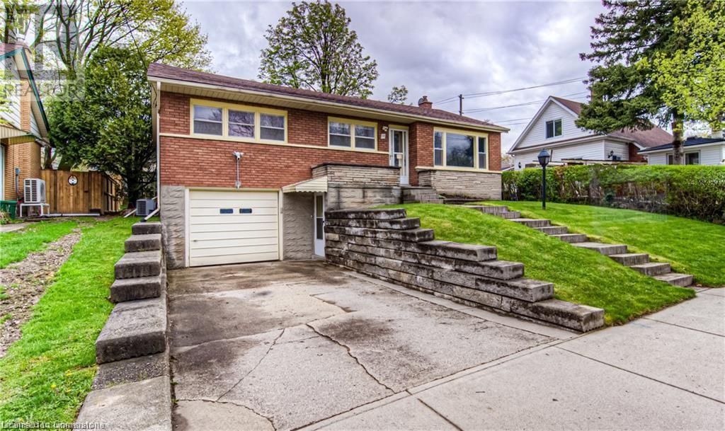 Property at 191 ALLEN Street E image 3