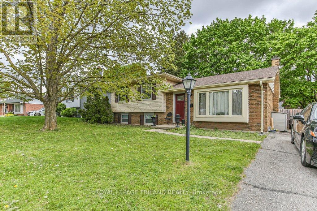 4 Maxwell Crescent