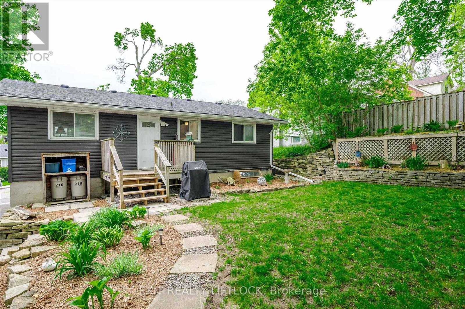 210 Antrim Street, Peterborough Central, Ontario  K9H 3G4 - Photo 41 - X12158472