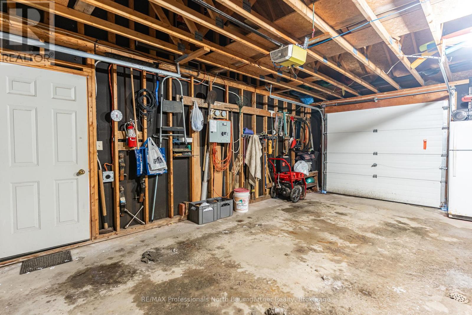 6258 Haliburton Lake Road, Dysart Et Al, Ontario  K0M 1S0 - Photo 34 - X12074153