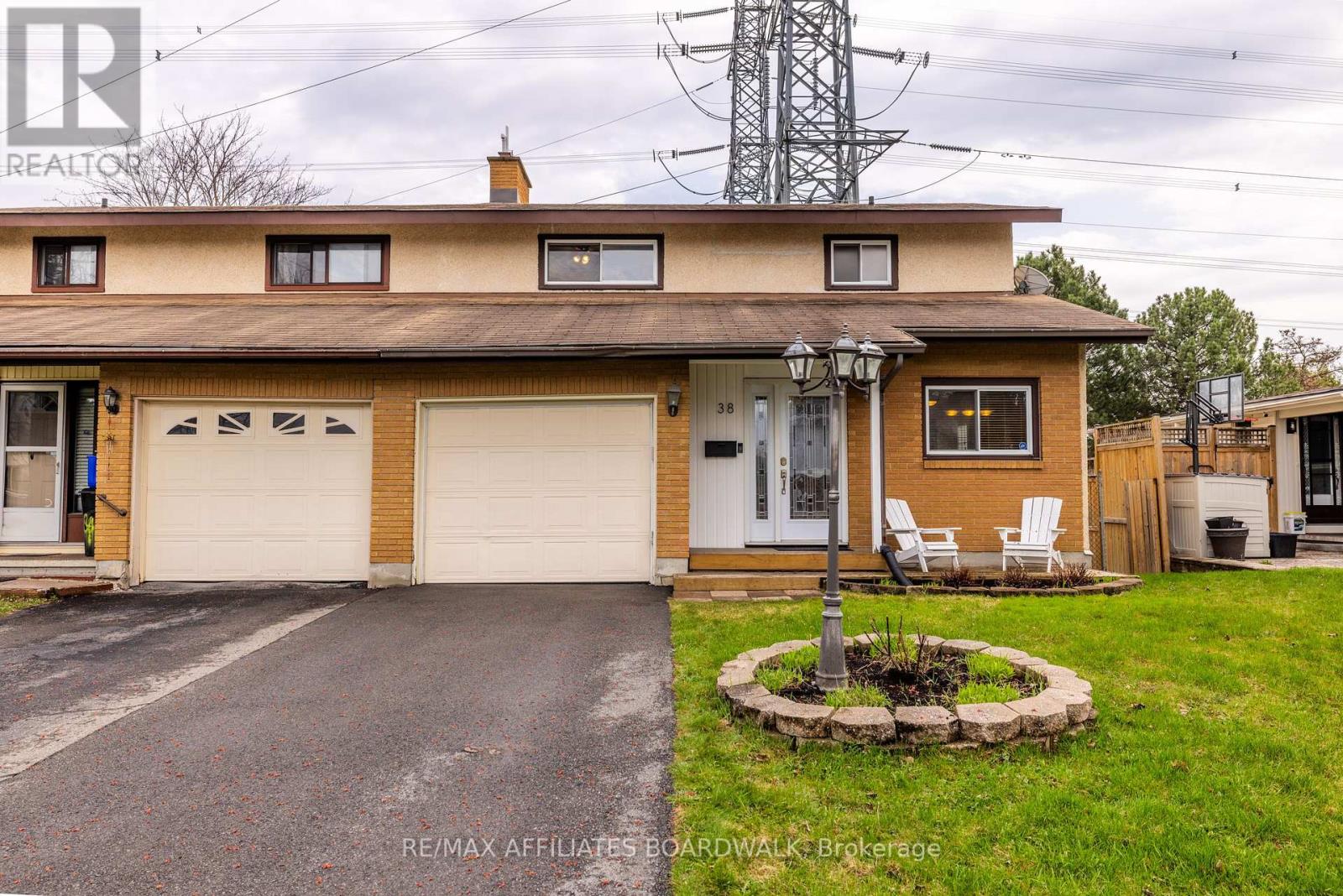 38 Nestow Drive, Ottawa, Ontario  K2G 3X8 - Photo 2 - X12118236