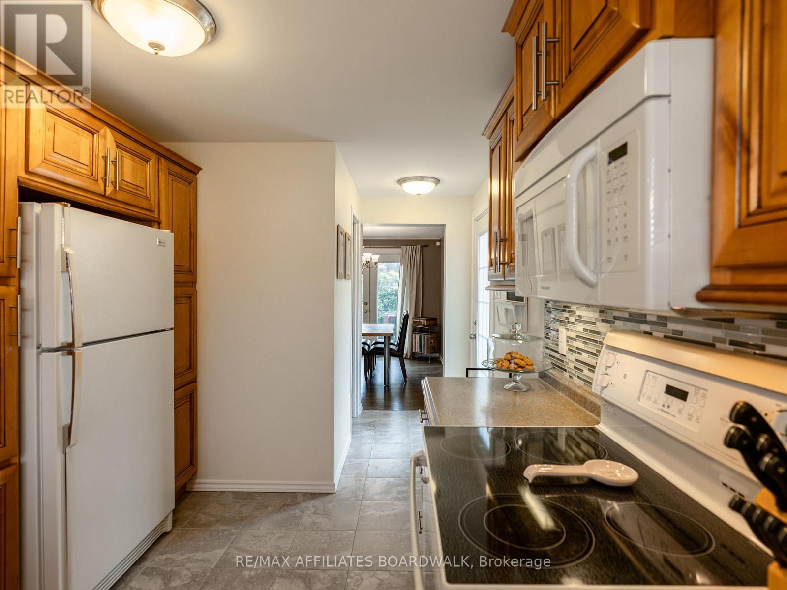 38 Nestow Drive, Ottawa, Ontario  K2G 3X8 - Photo 7 - X12118236