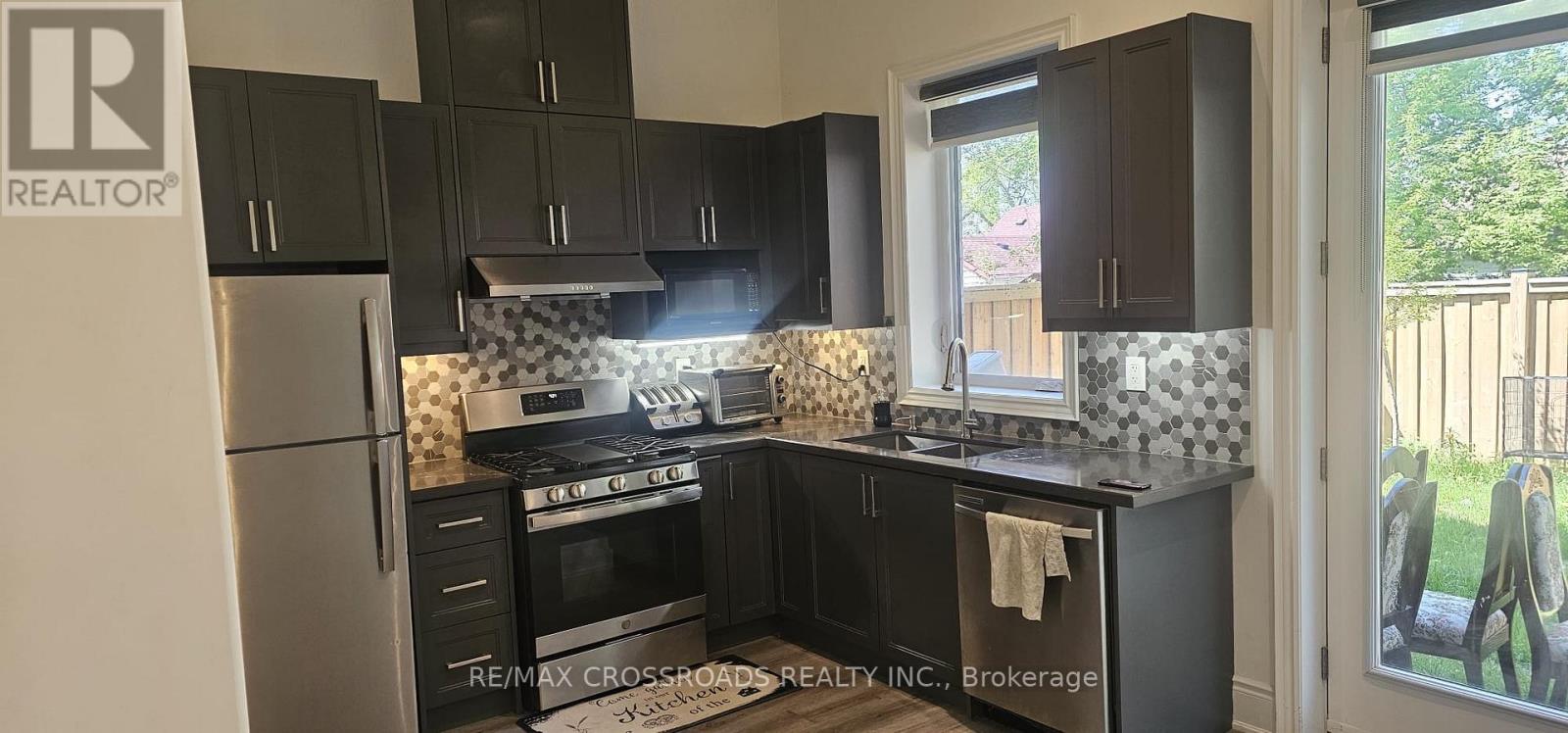40 B Westbourne Avenue, Toronto, Ontario  M1L 2Y2 - Photo 4 - E12158483