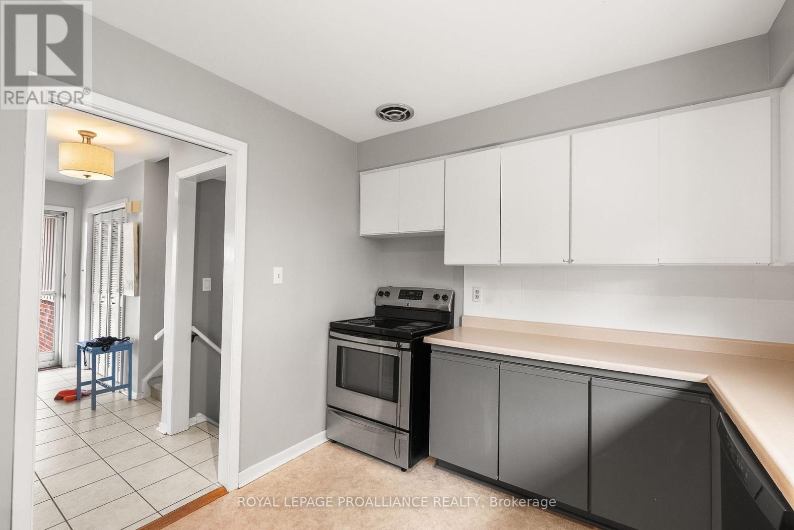 40 Bayview Crescent, Cobourg, Ontario  K9A 4C6 - Photo 15 - X12158600