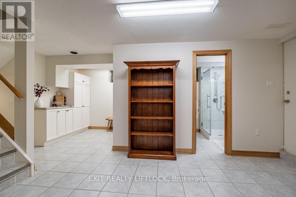 38 Clearview Court, Peterborough West, Ontario K9K 2A3 - Photo 30 - X12158623