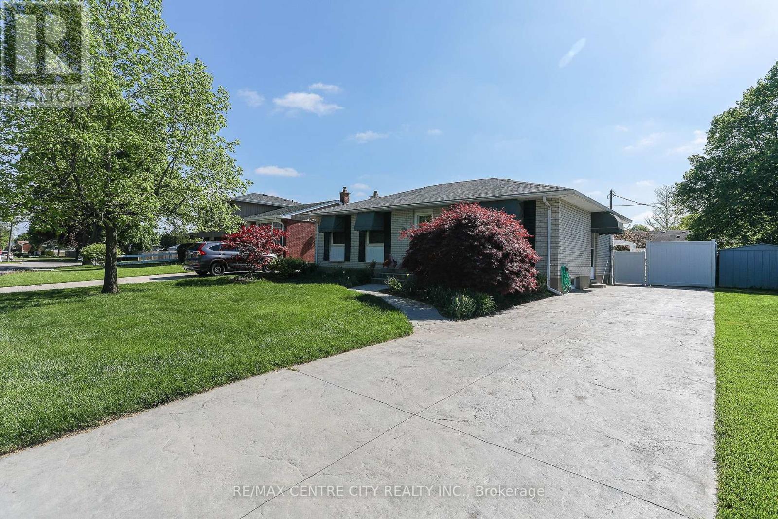 90 Lawrence Avenue W, St. Thomas, Ontario  N5R 5G3 - Photo 2 - X12158563