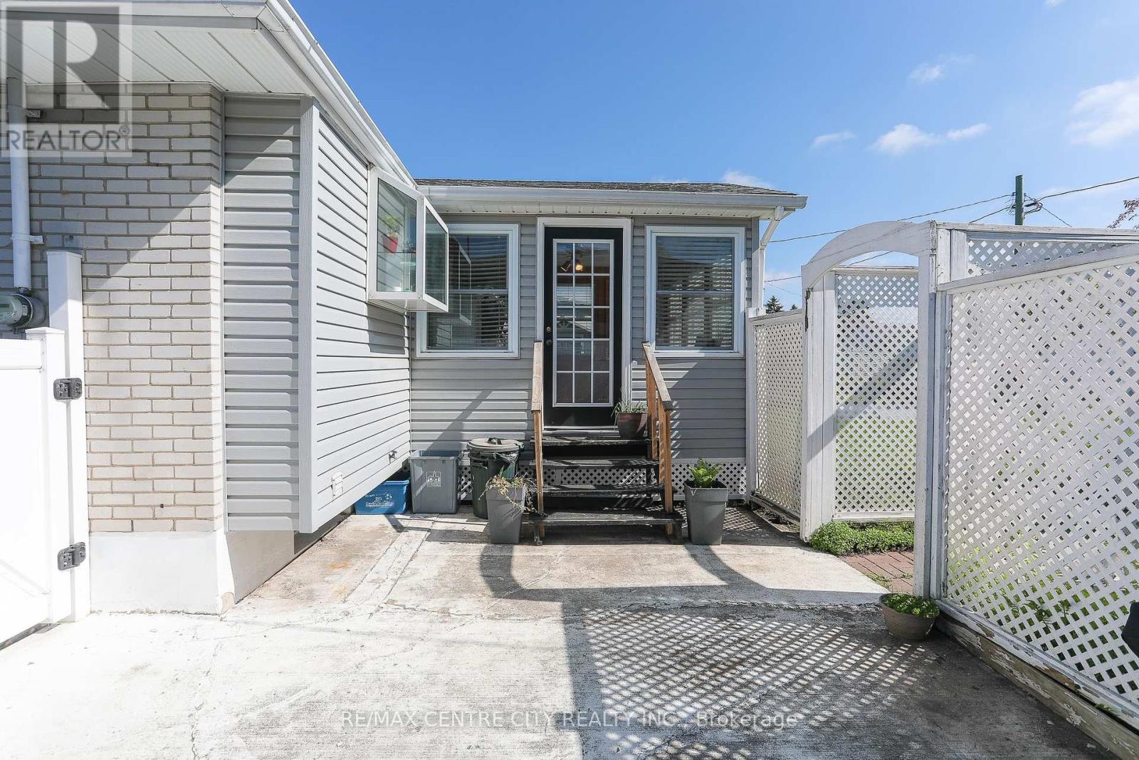 90 Lawrence Avenue W, St. Thomas, Ontario  N5R 5G3 - Photo 39 - X12158563
