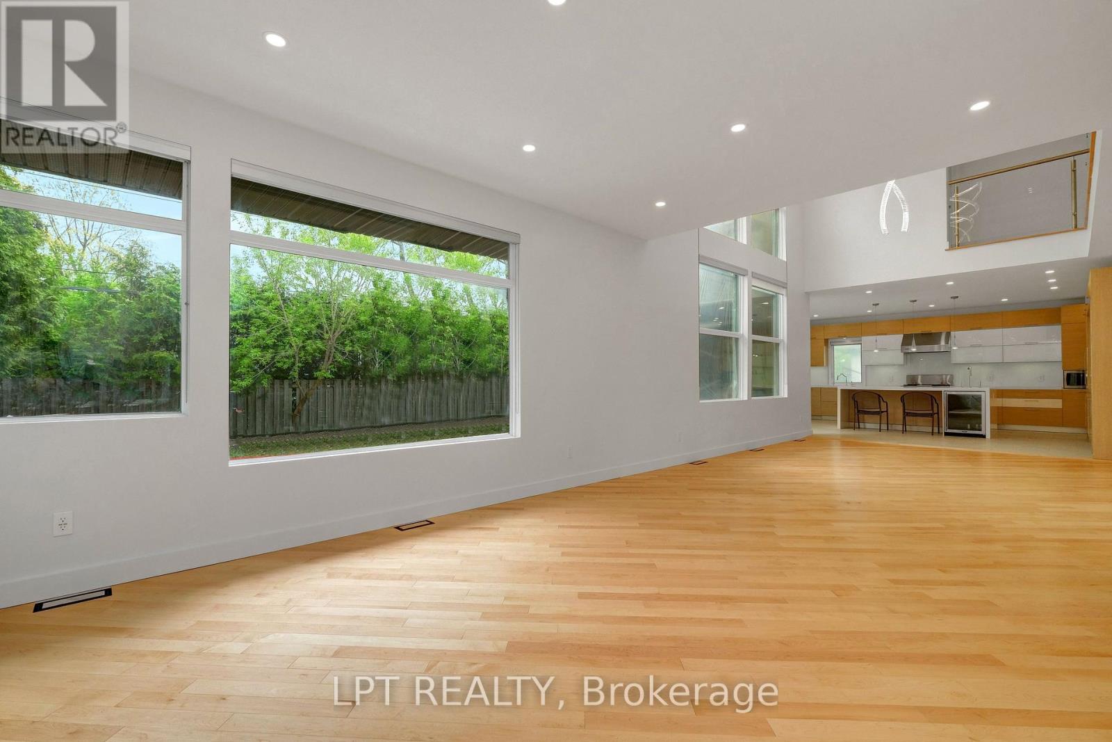 298 Crestview Road, Ottawa, Ontario  K1H 5G6 - Photo 13 - X12158730