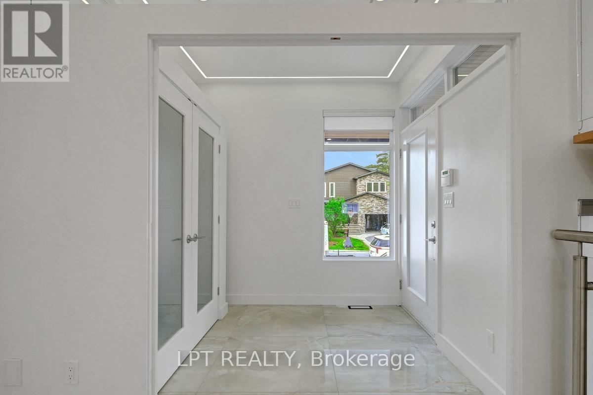 298 Crestview Road, Ottawa, Ontario  K1H 5G6 - Photo 3 - X12158730