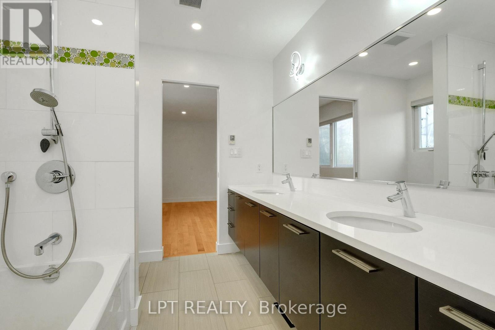 298 Crestview Road, Ottawa, Ontario  K1H 5G6 - Photo 37 - X12158730