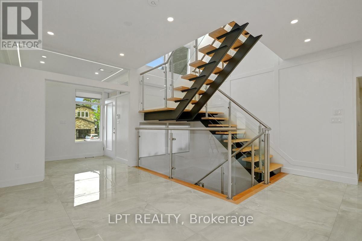 298 Crestview Road, Ottawa, Ontario  K1H 5G6 - Photo 4 - X12158730