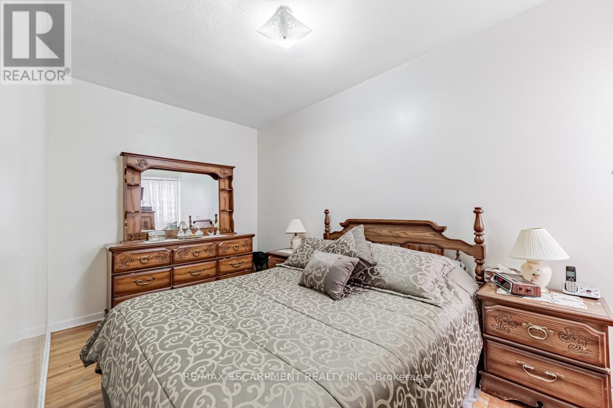 11 Alma Avenue, Toronto, Ontario  M6J 1N2 - Photo 17 - C12124542