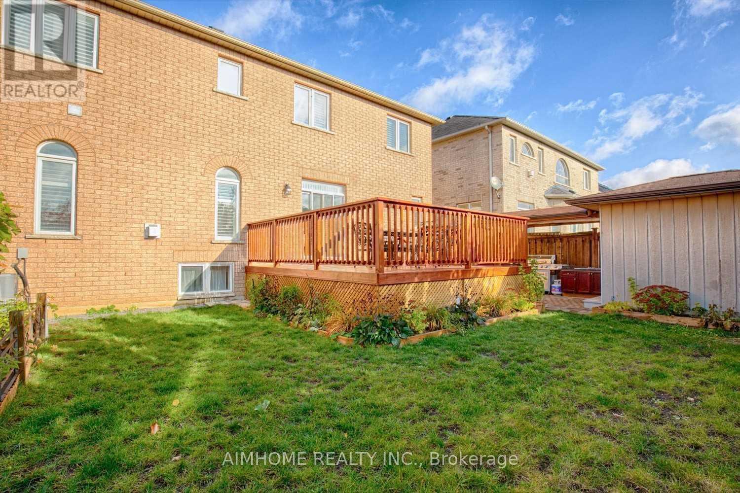 72 Brass Drive, Richmond Hill, Ontario  L4E 4T5 - Photo 34 - N12158485