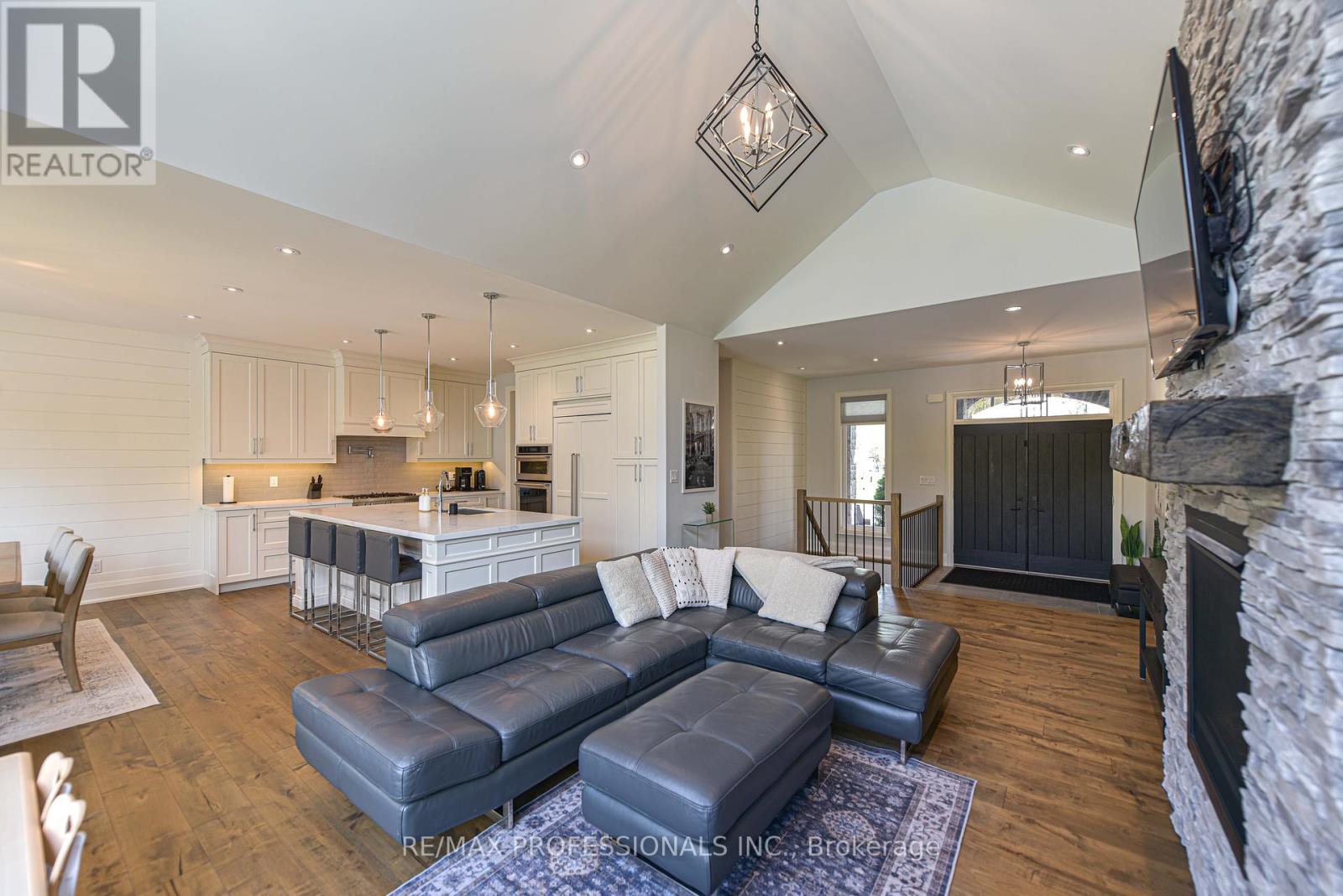 21 Boothby Crescent, Springwater, Ontario  L9X 0H1 - Photo 11 - S12158429