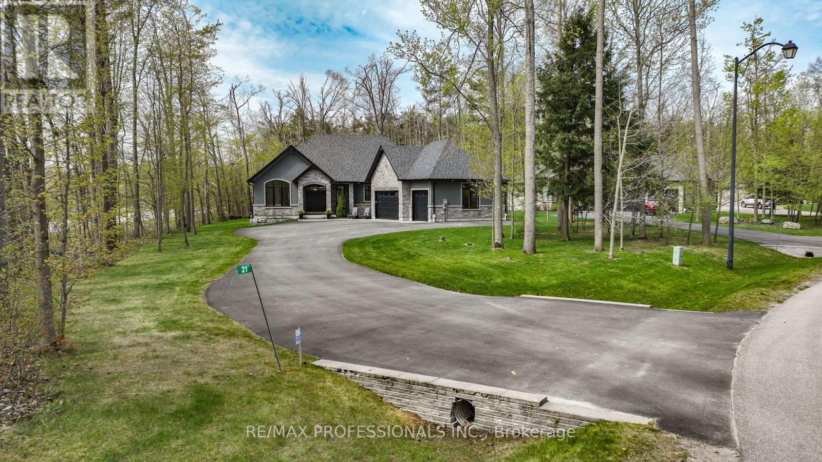 21 Boothby Crescent, Springwater, Ontario  L9X 0H1 - Photo 2 - S12158429