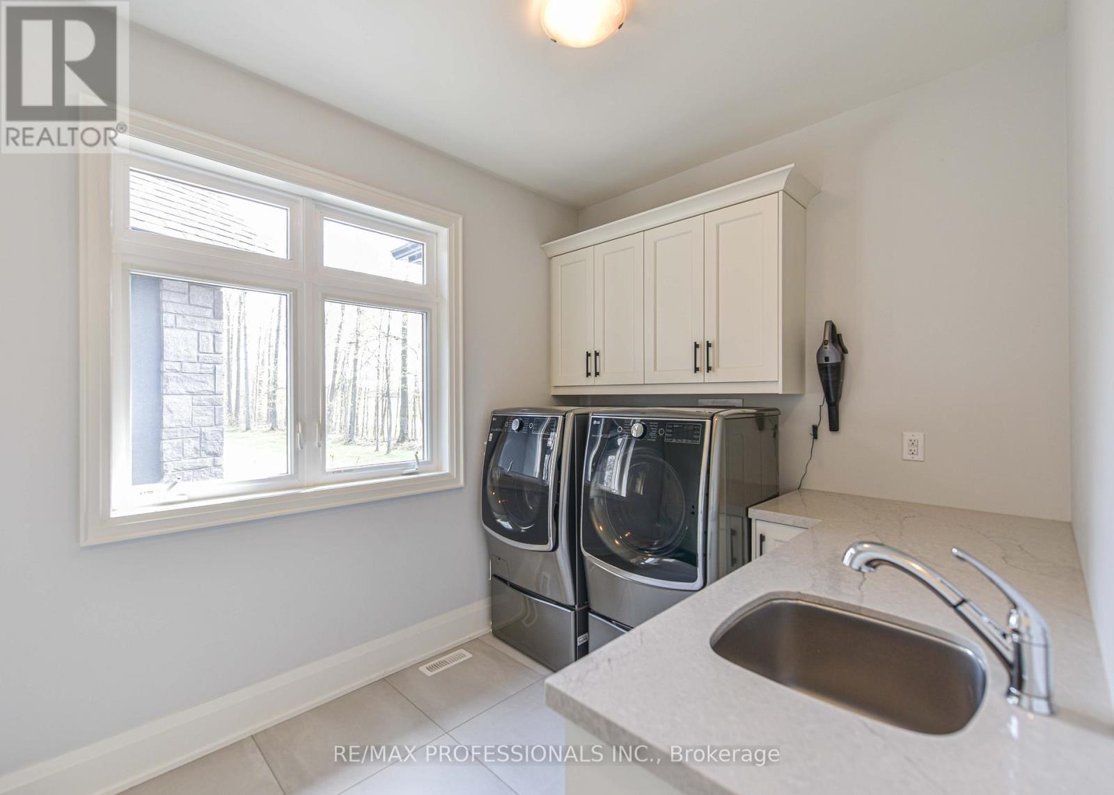 21 Boothby Crescent, Springwater, Ontario  L9X 0H1 - Photo 21 - S12158429