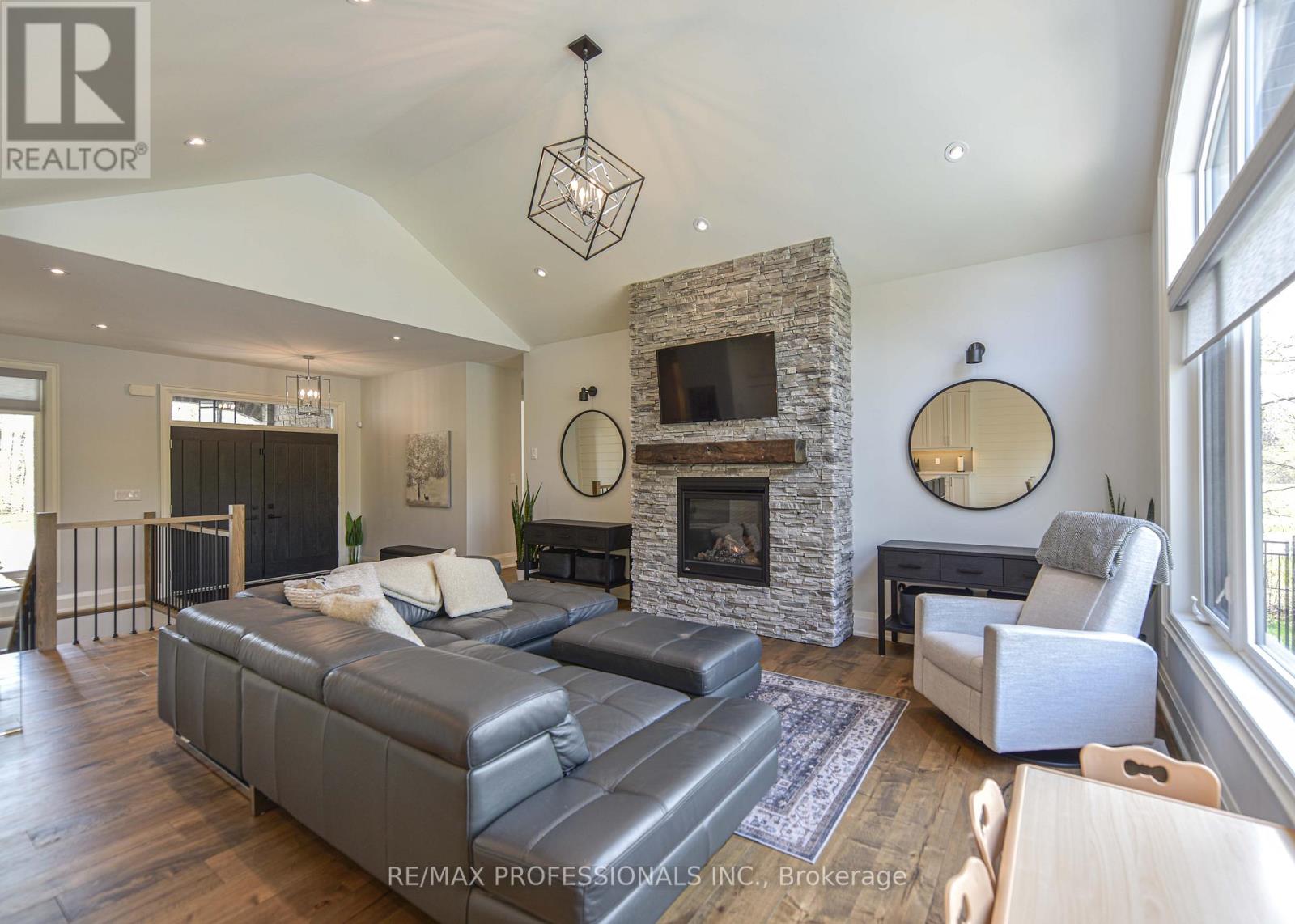21 Boothby Crescent, Springwater, Ontario  L9X 0H1 - Photo 9 - S12158429