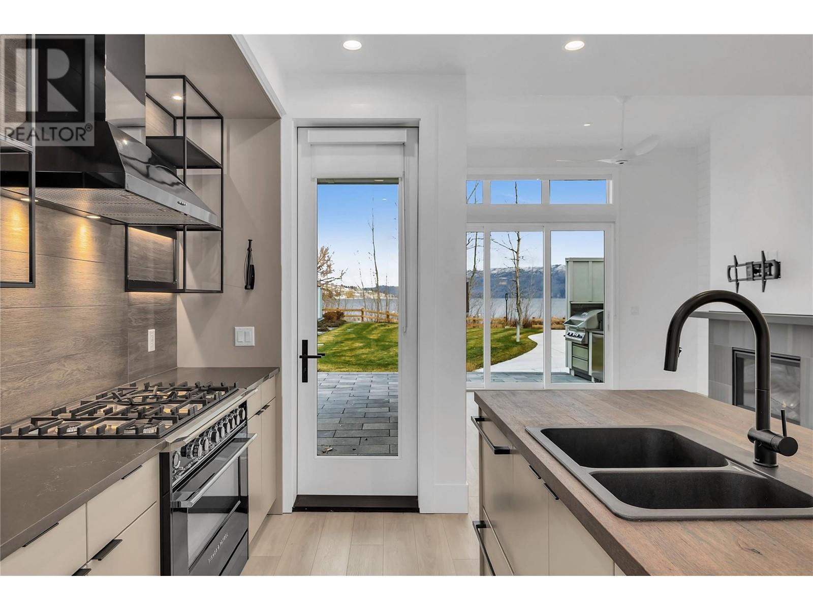 3270 Landry Crescent Summerland Photo 10