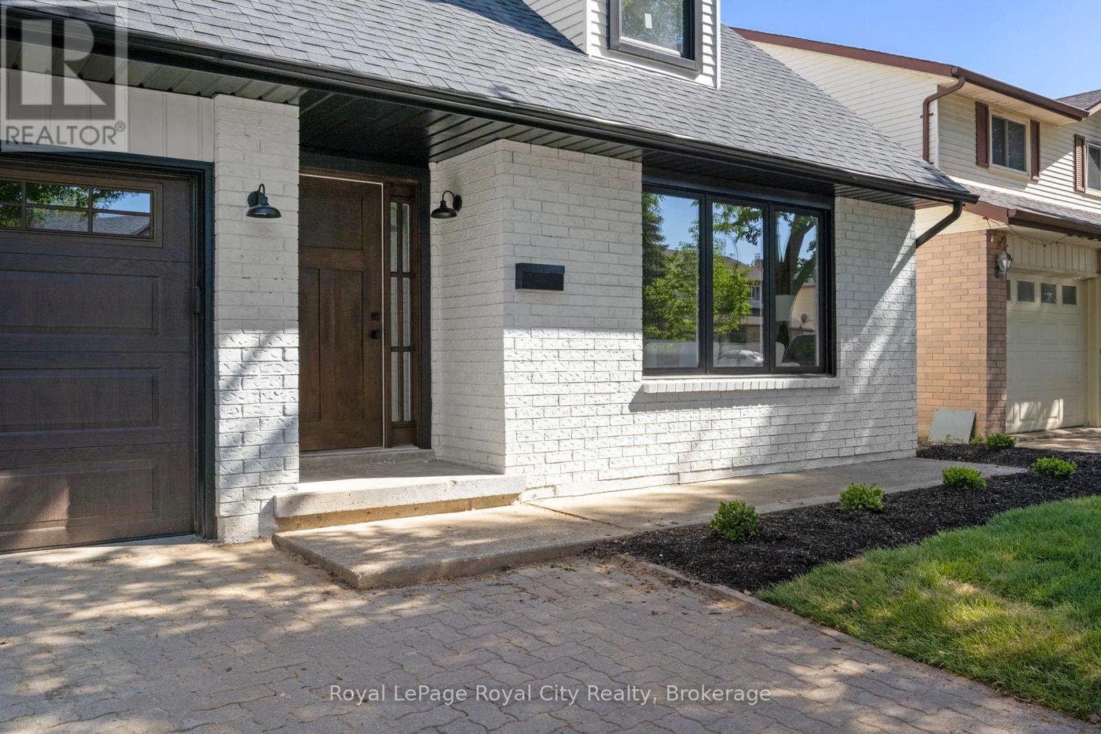 Property at 92 SCENIC WOOD CRESCENT image 3