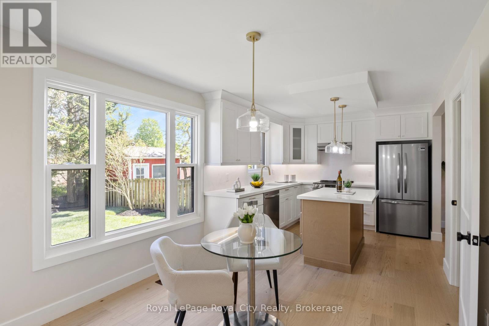 Property at 92 SCENIC WOOD CRESCENT image 4