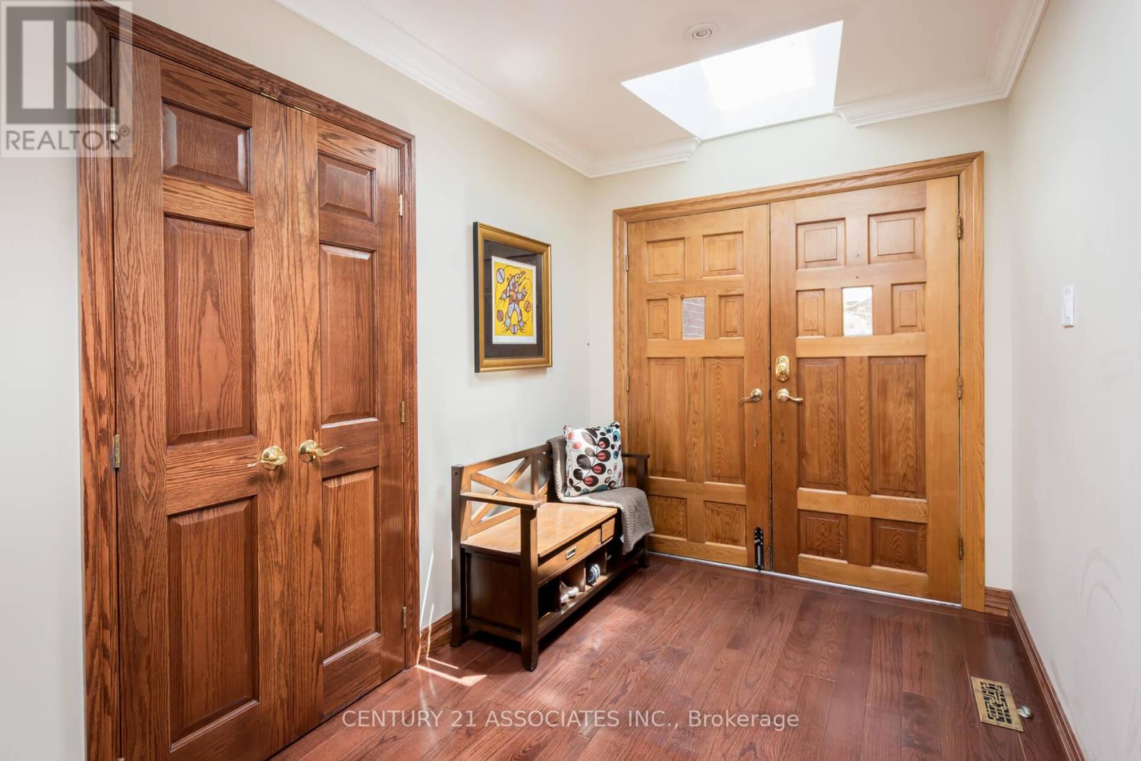 2475 Poplar Crescent, Mississauga (Clarkson), Ontario  L5J 4H2 - Photo 3 - W12158431