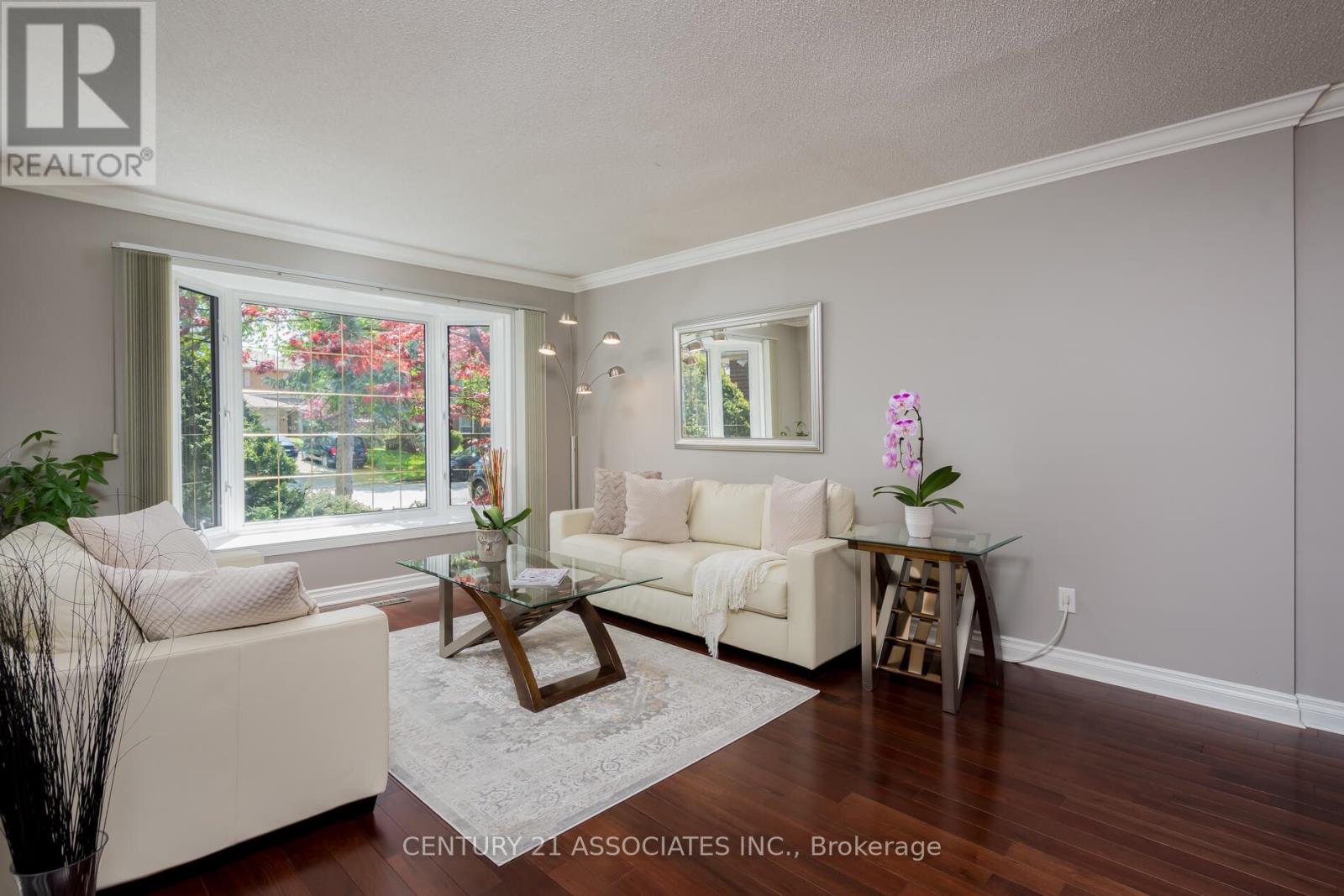2475 Poplar Crescent, Mississauga (Clarkson), Ontario  L5J 4H2 - Photo 5 - W12158431