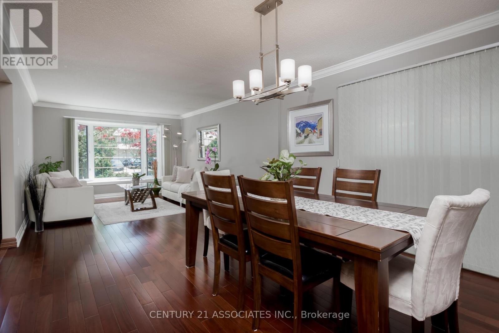 2475 Poplar Crescent, Mississauga (Clarkson), Ontario  L5J 4H2 - Photo 8 - W12158431
