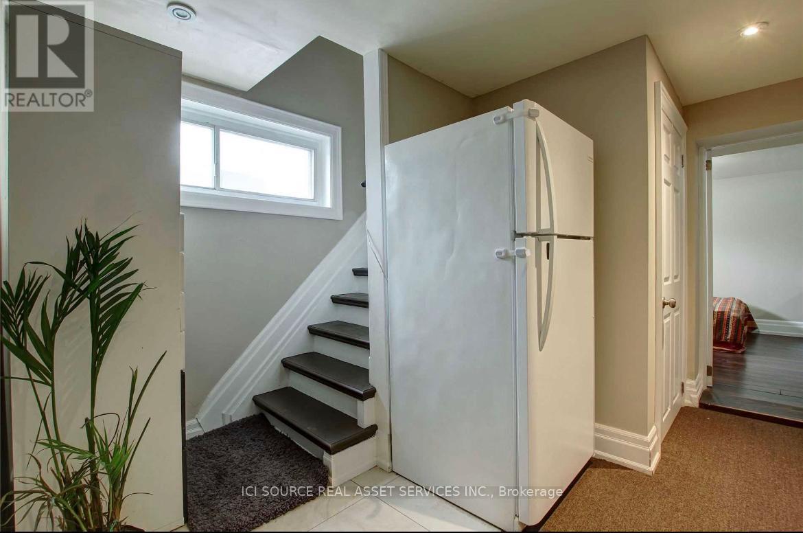 Lower - 627 Trudale Court, Oakville, Ontario  L6L 4H2 - Photo 2 - W12158439