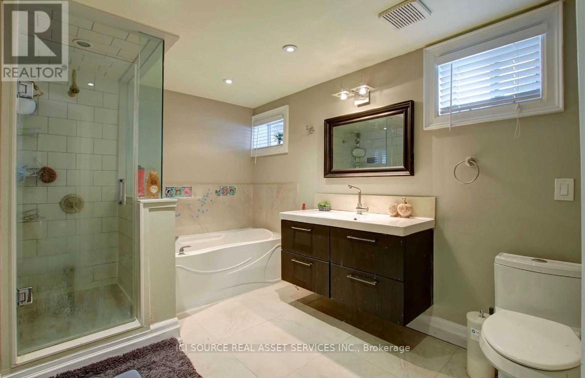 Lower - 627 Trudale Court, Oakville, Ontario  L6L 4H2 - Photo 7 - W12158439