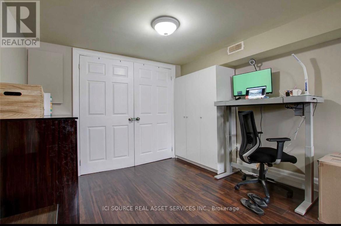 Lower - 627 Trudale Court, Oakville, Ontario  L6L 4H2 - Photo 9 - W12158439
