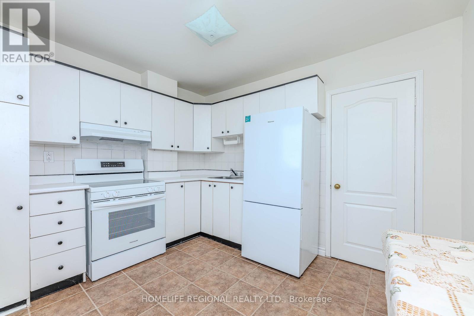 2nd Floor - 425 Bartlett Avenue N, Toronto (Dovercourt-Wallace Emerson-Junction), Ontario  M6H 3G8 - Photo 6 - W12158482