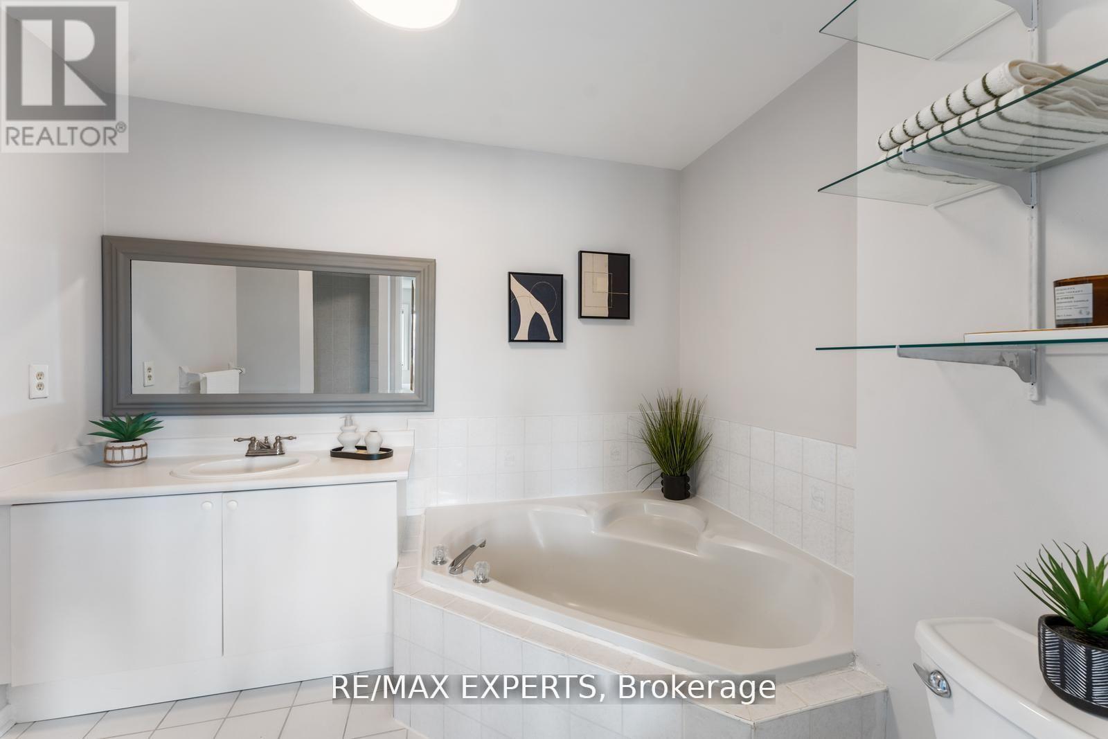 79 - 1484 Torrington Drive, Mississauga (East Credit), Ontario  L5V 1Y2 - Photo 21 - W12158488