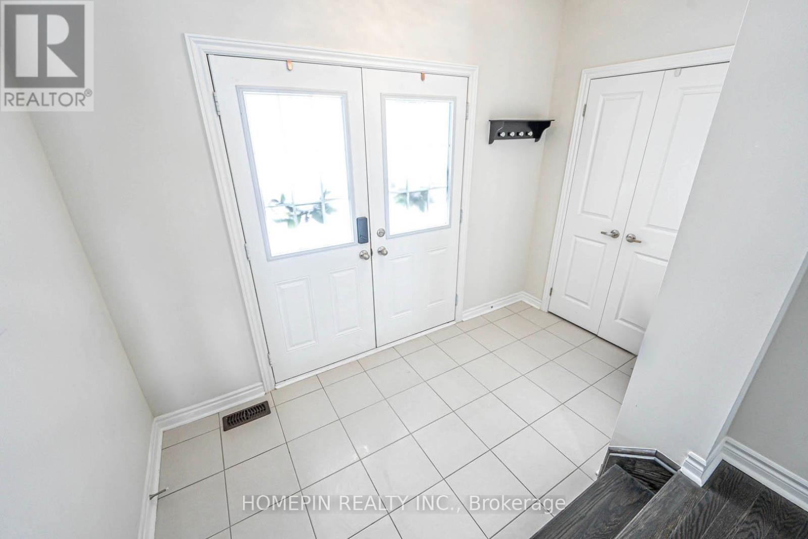 292 Fasken Court, Milton, Ontario  L9T 6S9 - Photo 3 - W12158502