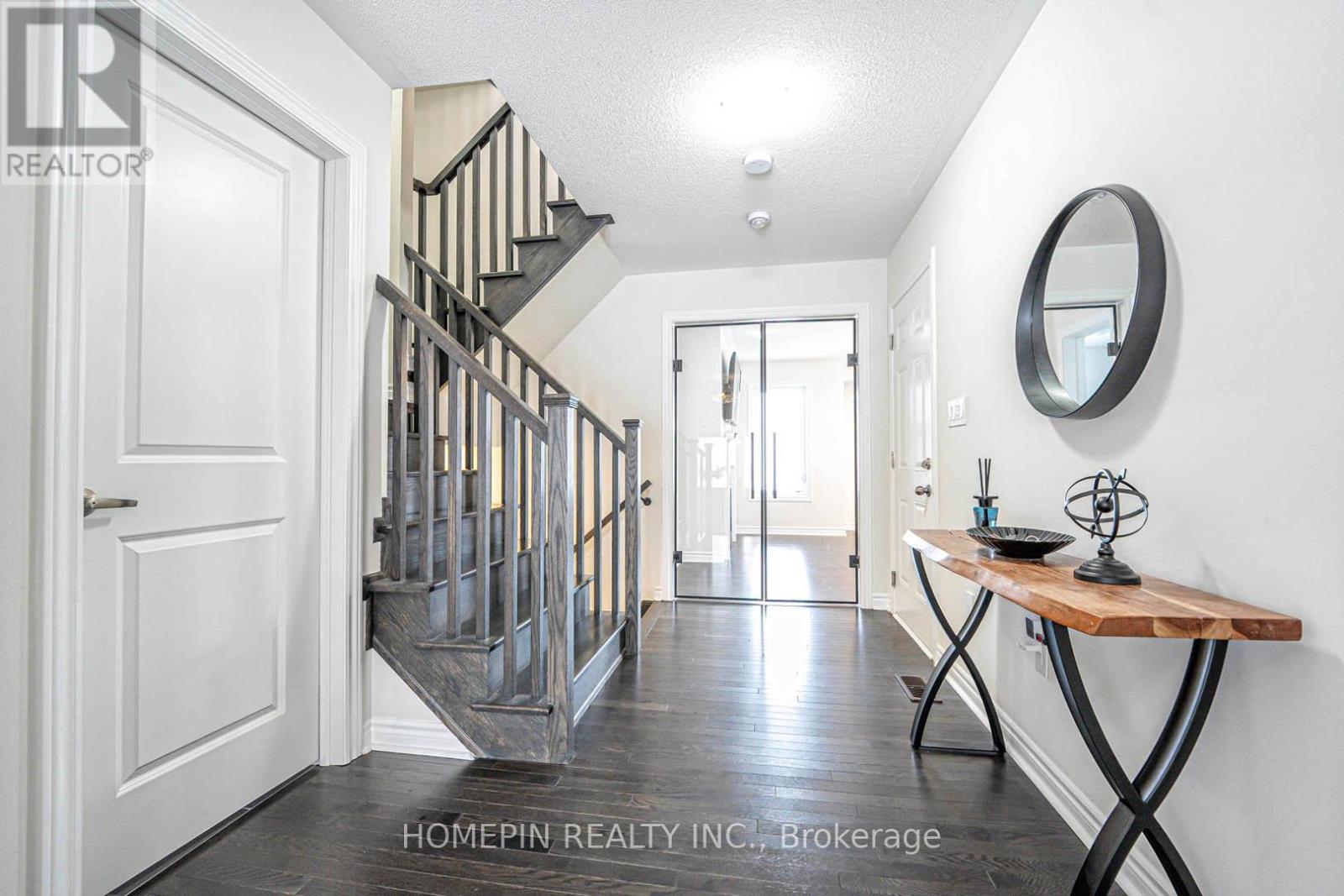 292 Fasken Court, Milton, Ontario  L9T 6S9 - Photo 4 - W12158502