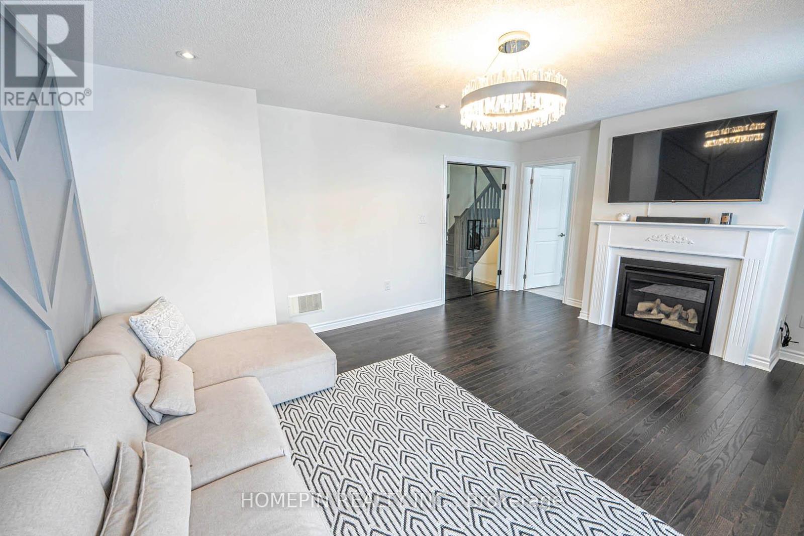 292 Fasken Court, Milton, Ontario  L9T 6S9 - Photo 7 - W12158502