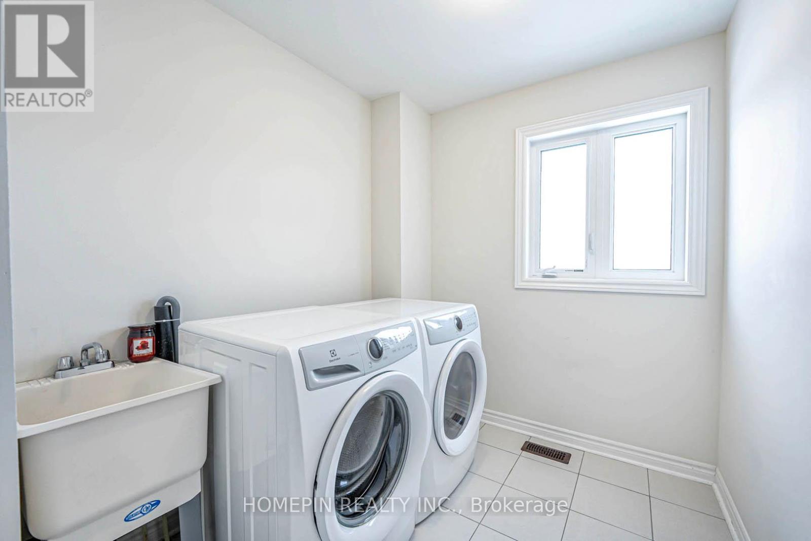 292 Fasken Court, Milton, Ontario  L9T 6S9 - Photo 8 - W12158502