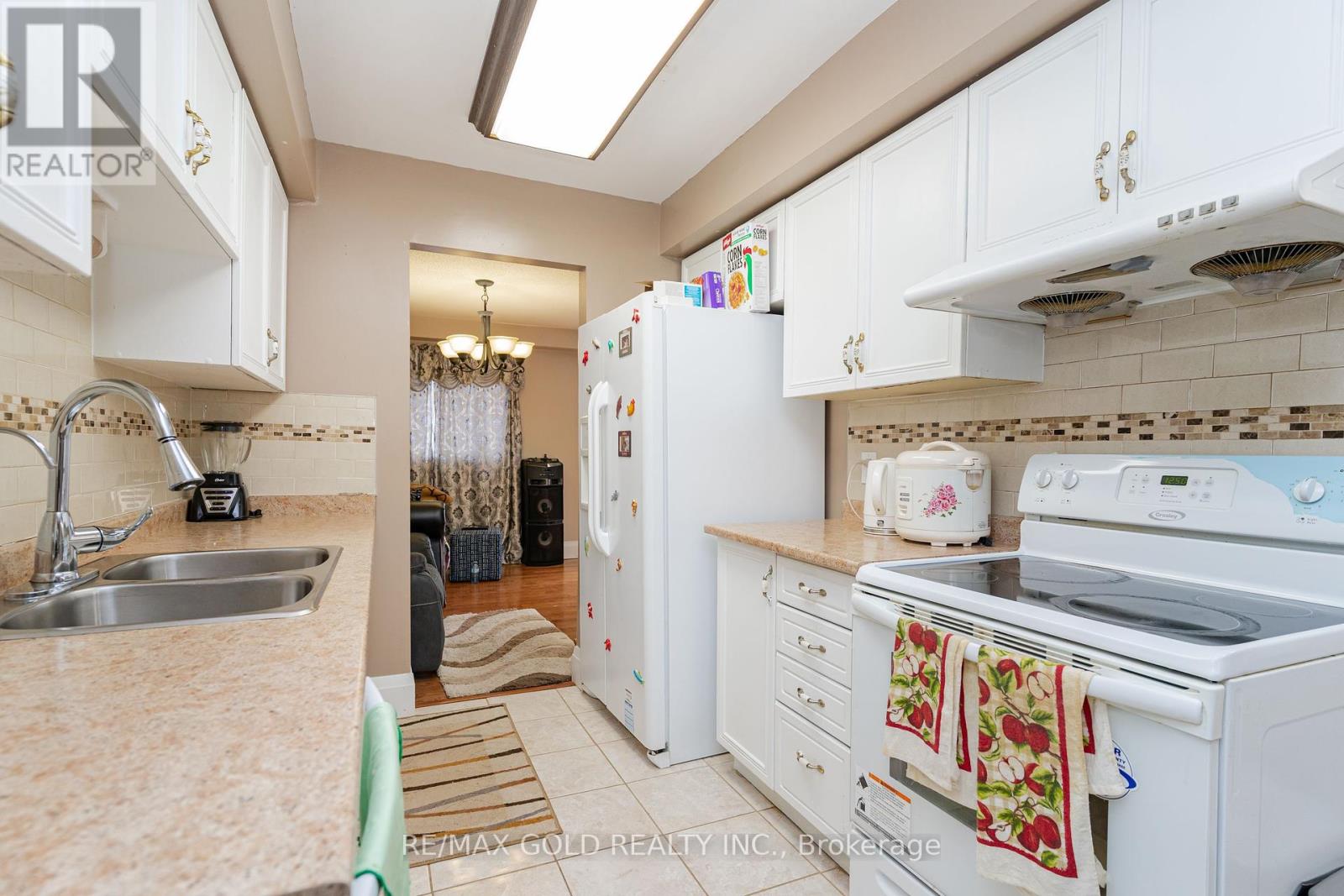 46 Donna Drive, Brampton (Heart Lake West), Ontario  L6Z 3V2 - Photo 10 - W12158518