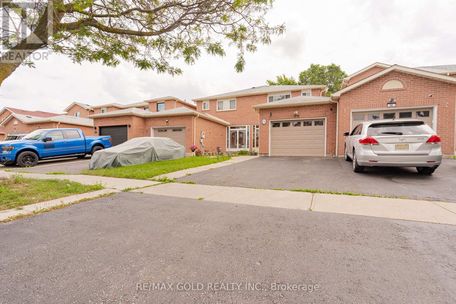46 Donna Drive, Brampton (Heart Lake West), Ontario  L6Z 3V2 - Photo 2 - W12158518