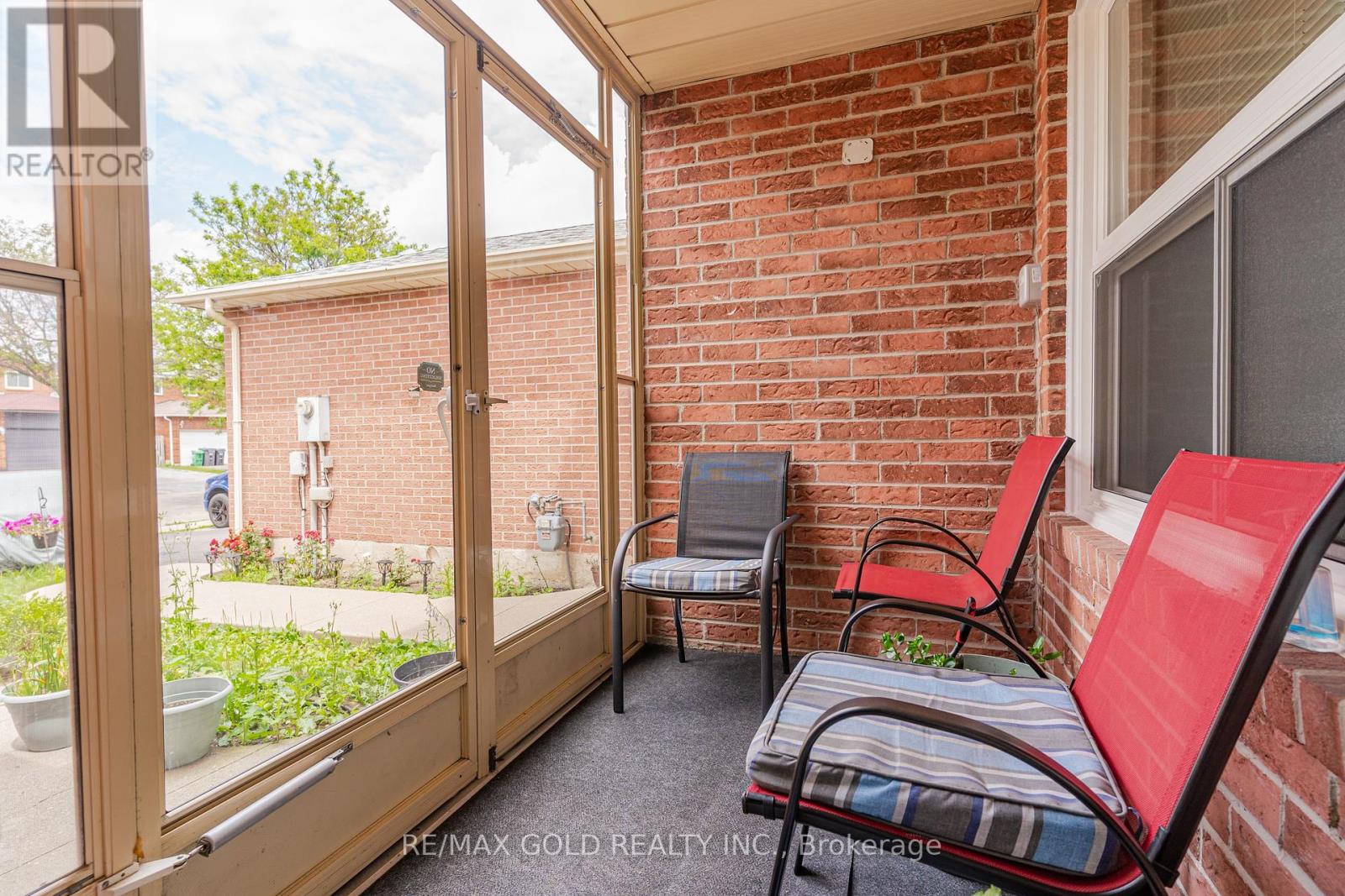 46 Donna Drive, Brampton (Heart Lake West), Ontario  L6Z 3V2 - Photo 4 - W12158518
